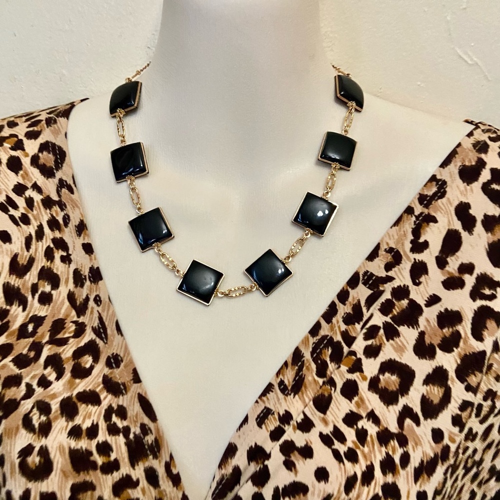 Vintage,  Gold and Black Thermoset Parure Set- Necklace, Bracelet and Earrings - Picture 3 of 15